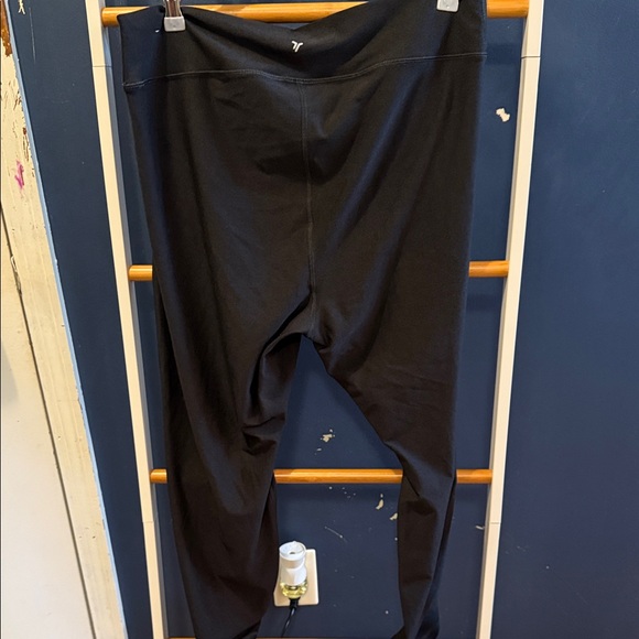 Old Navy Women's Black Leggings - Picture 3 of 3